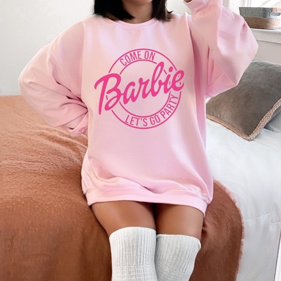 NEW Barbie graphic Sweatshirt S-5X - Picture 1 of 4